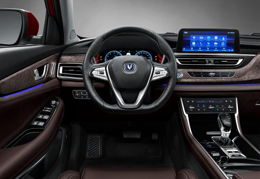 Панель приборов ChangAn CS75 2018 года  (фото 29 из 35)